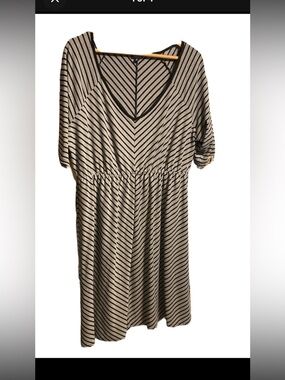 Torrid 3 Women’s 3X Black and Gray Dress V-Neck 3/4 Sleeves Preppy Spring Flowy